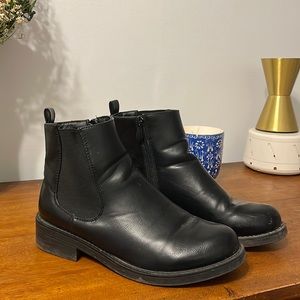 Black Chelsea boots